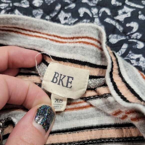 BKE Striped Retro Half Zip Ruffle Cute Turtleneck Chic Boho Sleeveless Crop Top - Picture 3 of 4